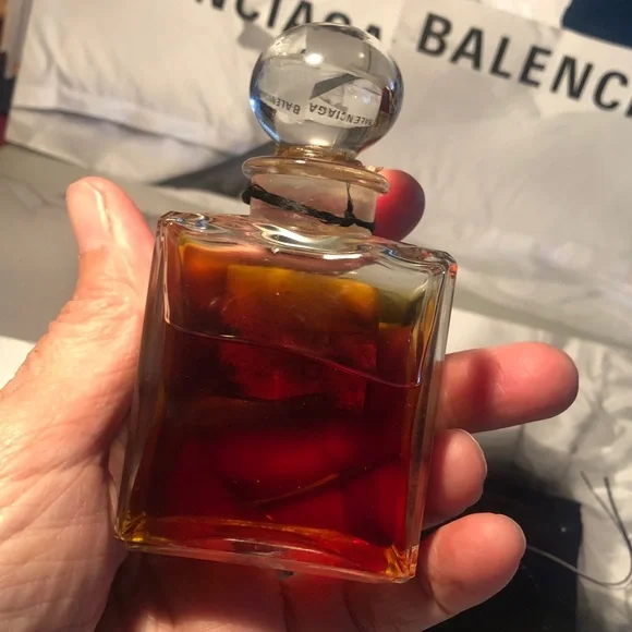 Balenciaga La Dix perfume large 100 ml = 3.4 oz; 4” crystal glass stopper bottle - Picture 5 of 8